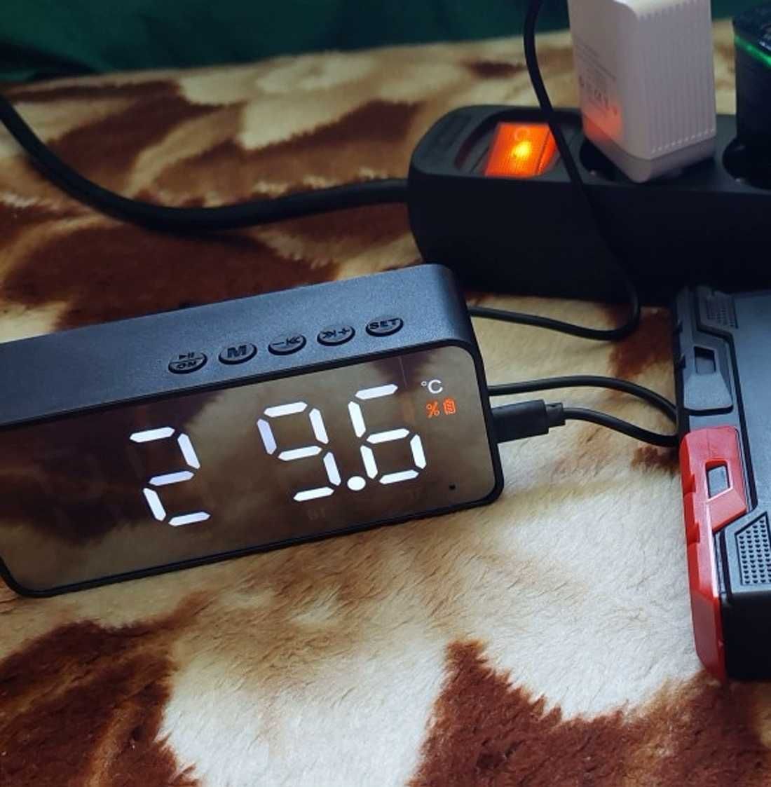 G50 Bluetooth - колонка с FM-радио, будильником, и  подсказками