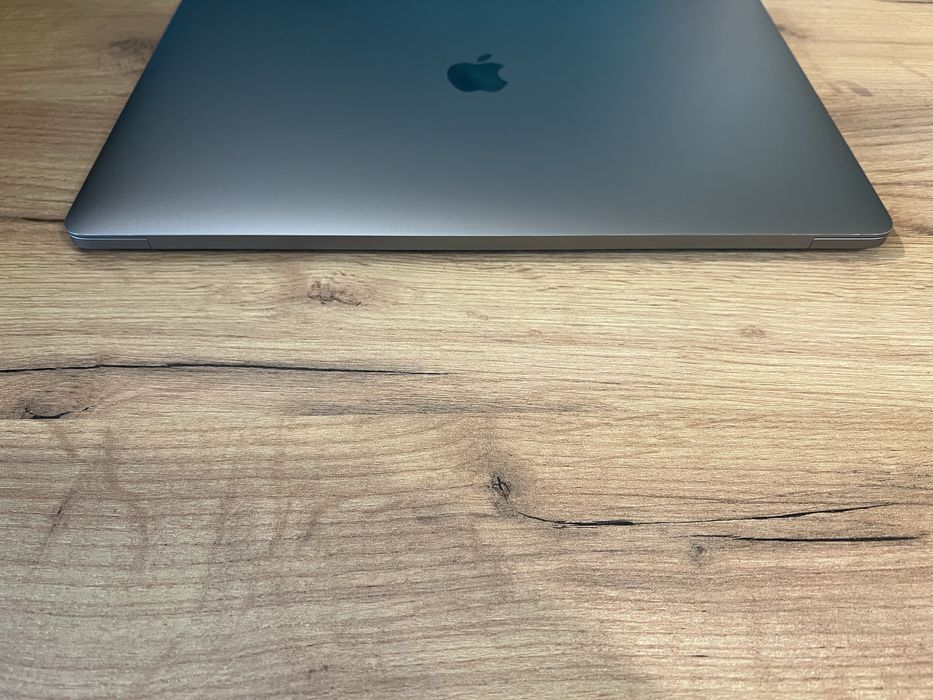 Apple Macbook Pro 15’6 2019 i9-9880H/16/512/Radeon 560X 4GB