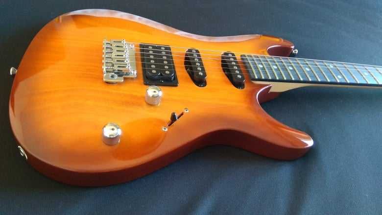 Guitarra eletrica IBANEZ com setup e cordas novas