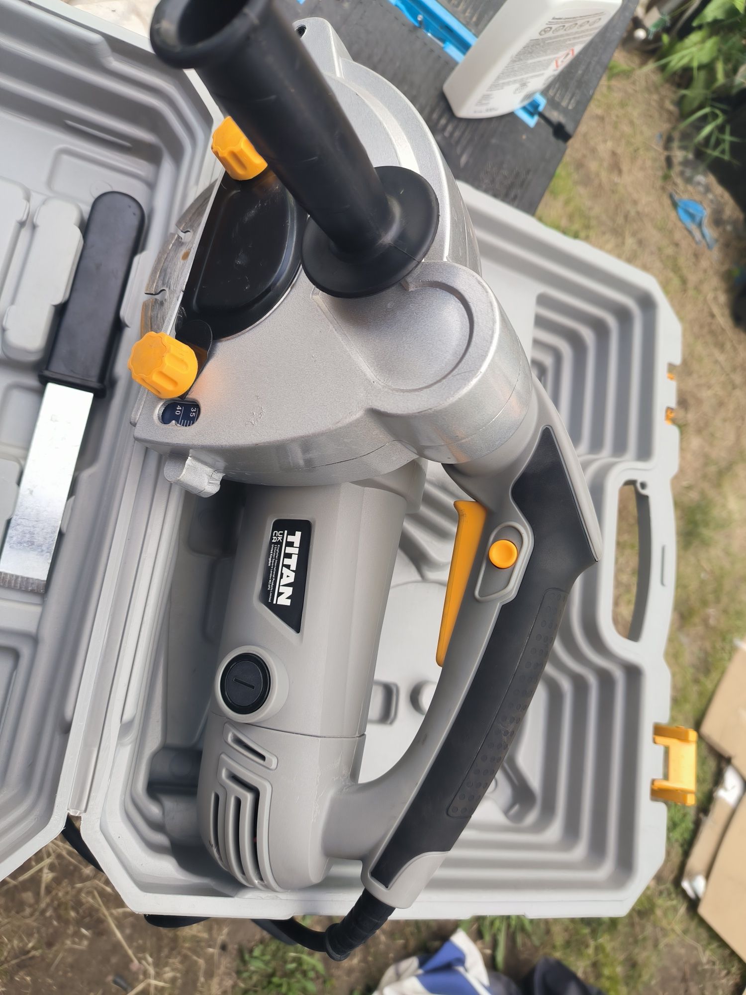 Bruzdownica do betonu Titan TTB293WCH 1700 W Walizka Polceam