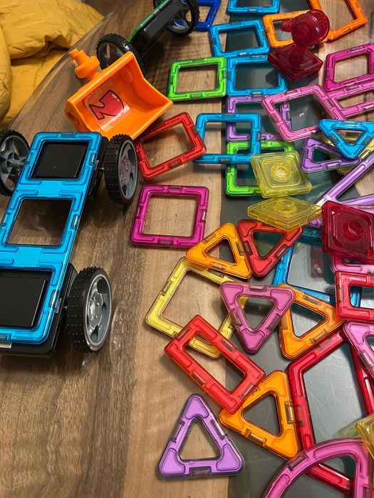 Магнитный конструктор качественный , колеса