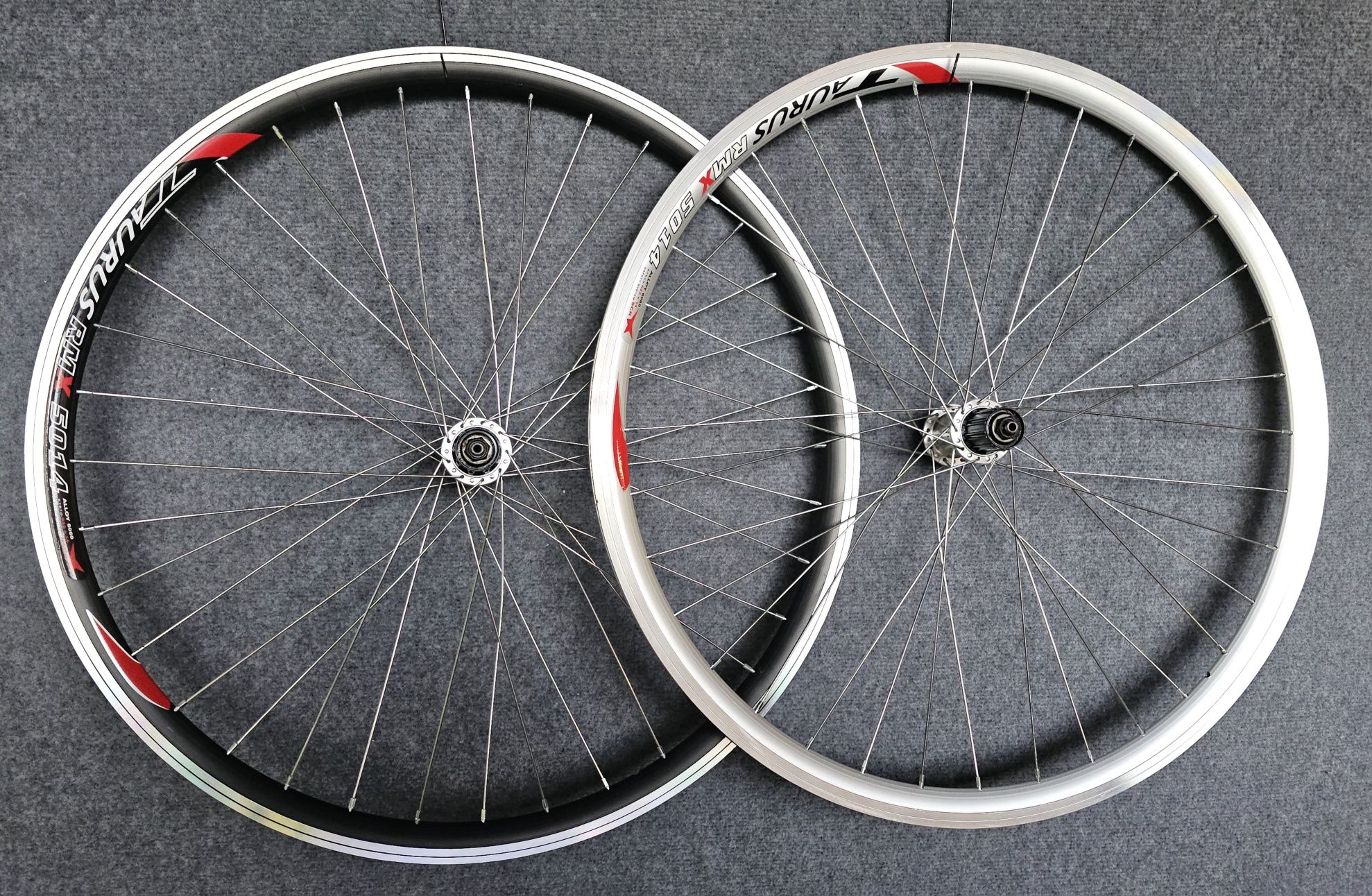 Koła szosowe 30mm Shimano Sora Remerx Taurus 622x14 czarne lub srebrne