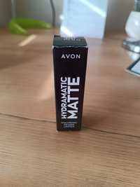 Matowa szminka z kwasem hialuronowym Avon
