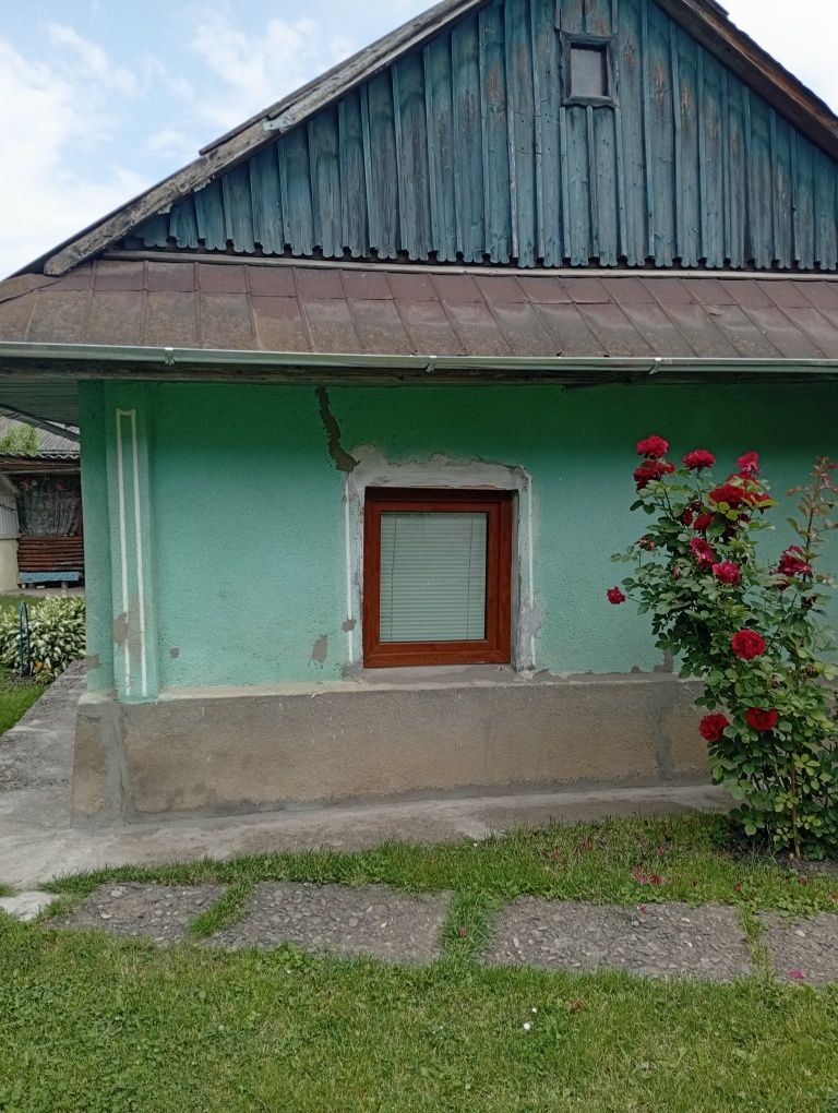 Продам хату по головній дорозі!