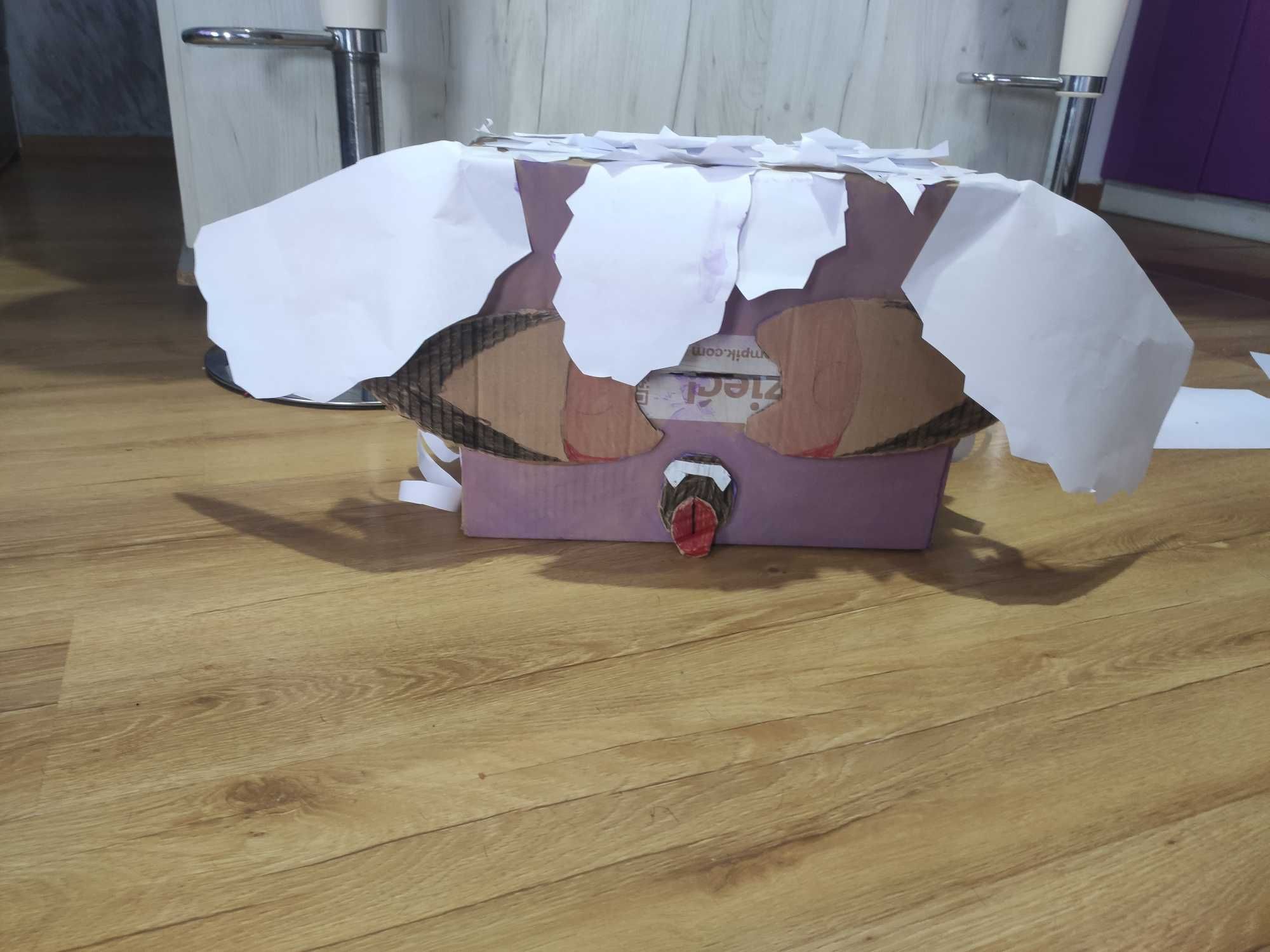 Dino maska z pudełka