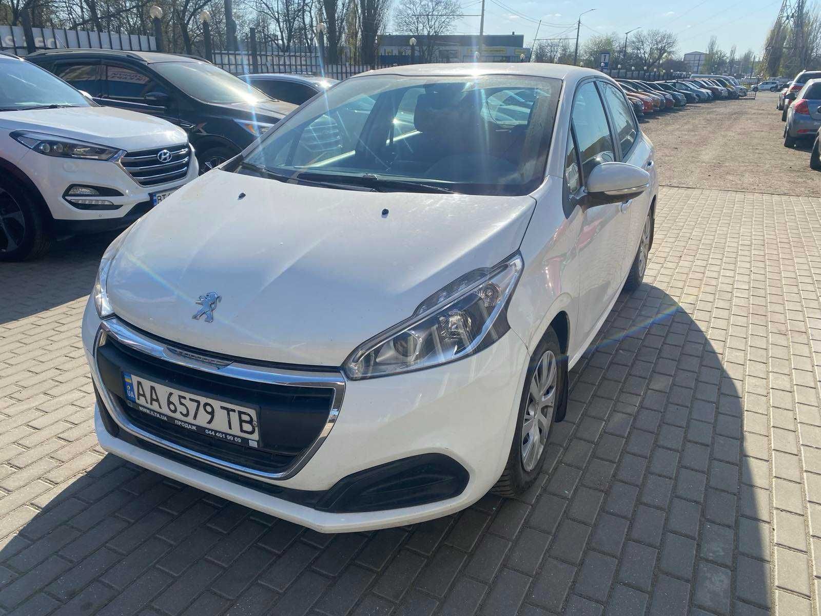 Peugeot 208 2017 року 1,2 л./бензин