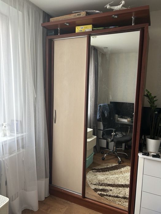 Шафа купе з дзеркалом