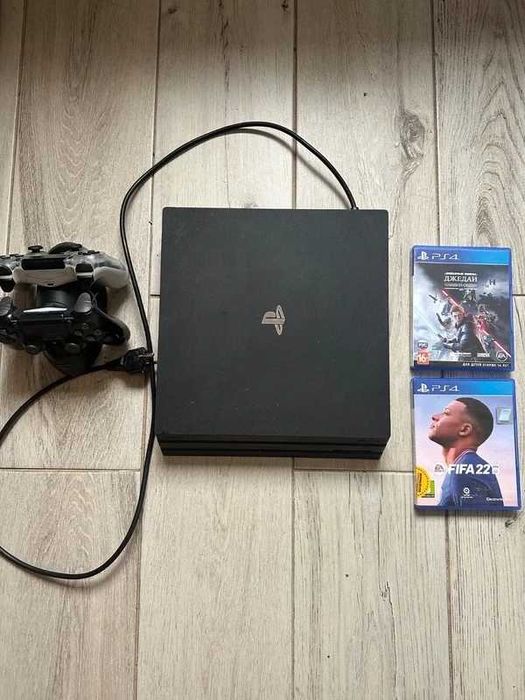 PlayStation 4 Pro 1000GB – 2 Controllers