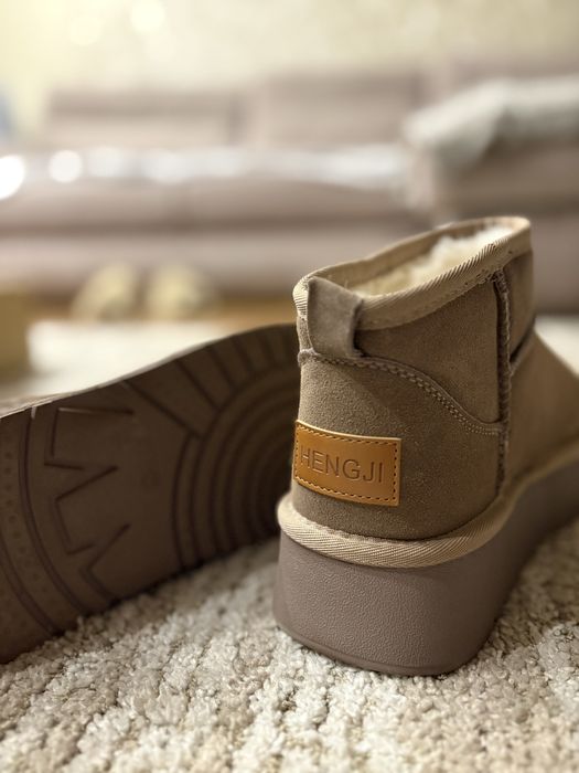 Продам нові уггі