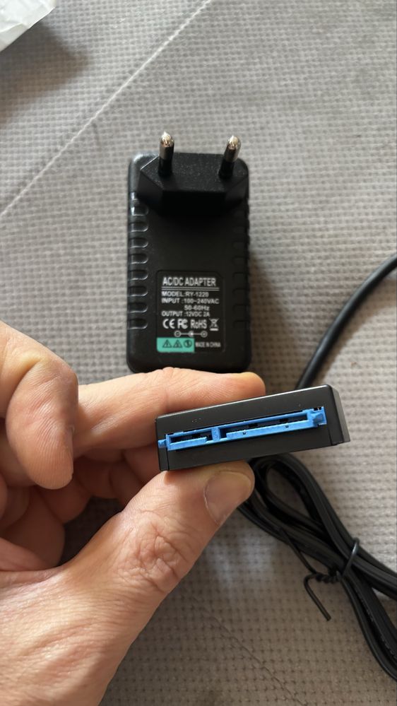 Adapter dysku 2.5 i 3.5” z dodatkowym zasilaczem