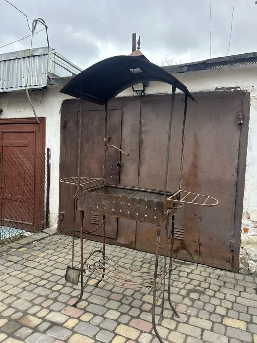 Мангал з кришою