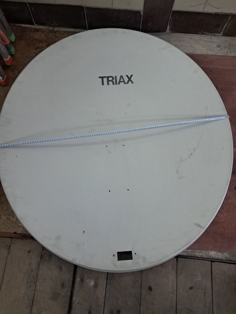 Супутникова антена Triax