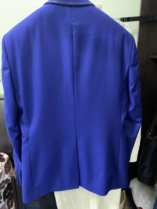 Класичний чоловічий костюм, святковий костюм