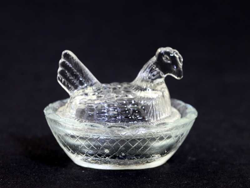 Szklana kura miniaturka solniczka pieprzniczka