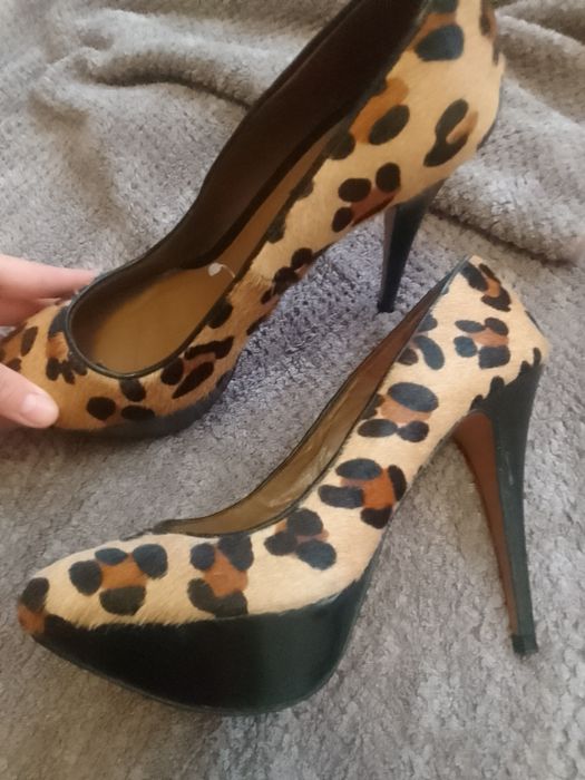 Продаю туфлі у розмірі 42