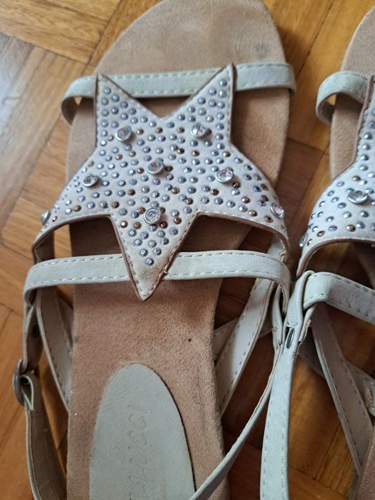 Sandálias bege estrela
