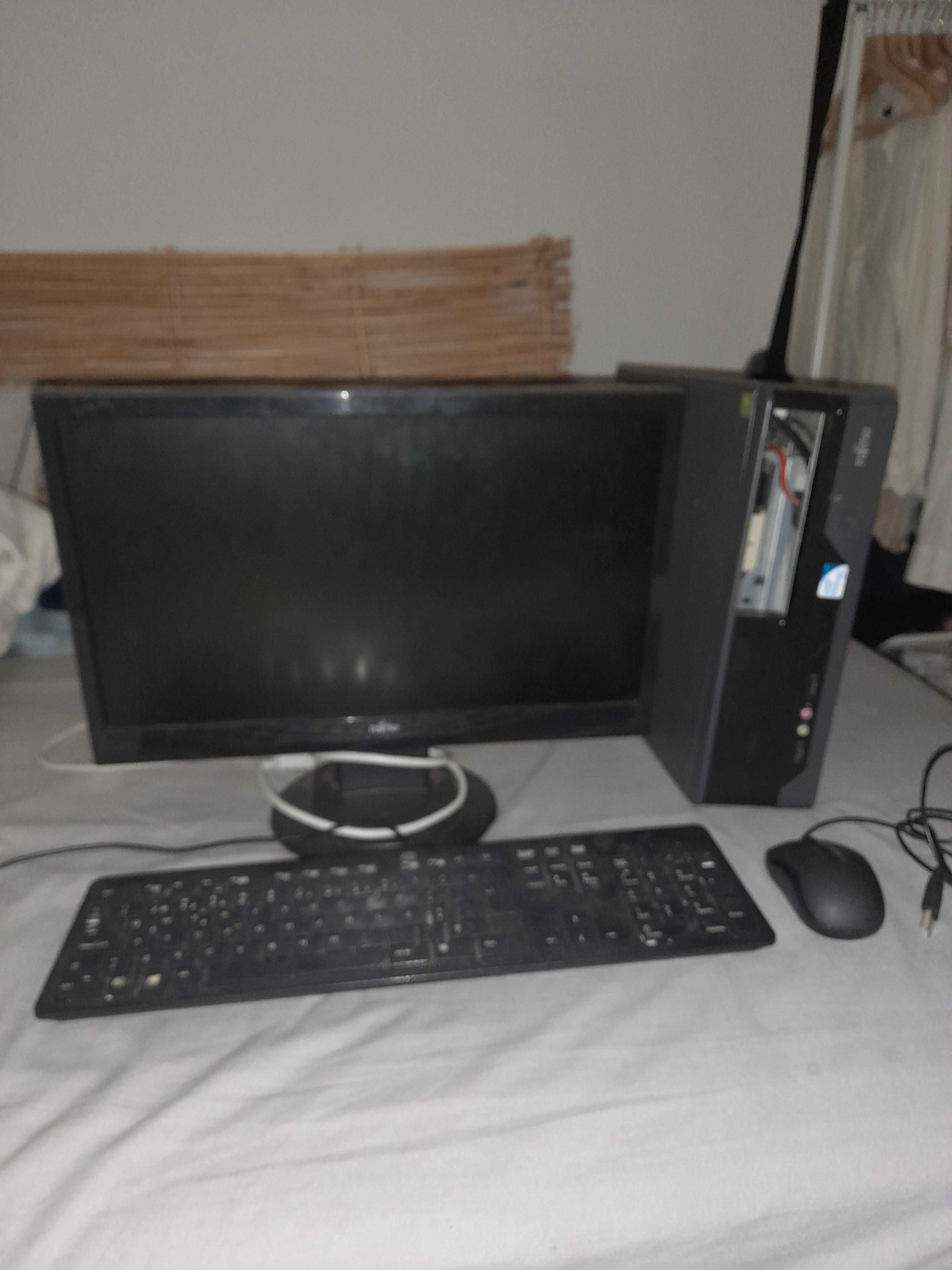 PC com monitor. Completo