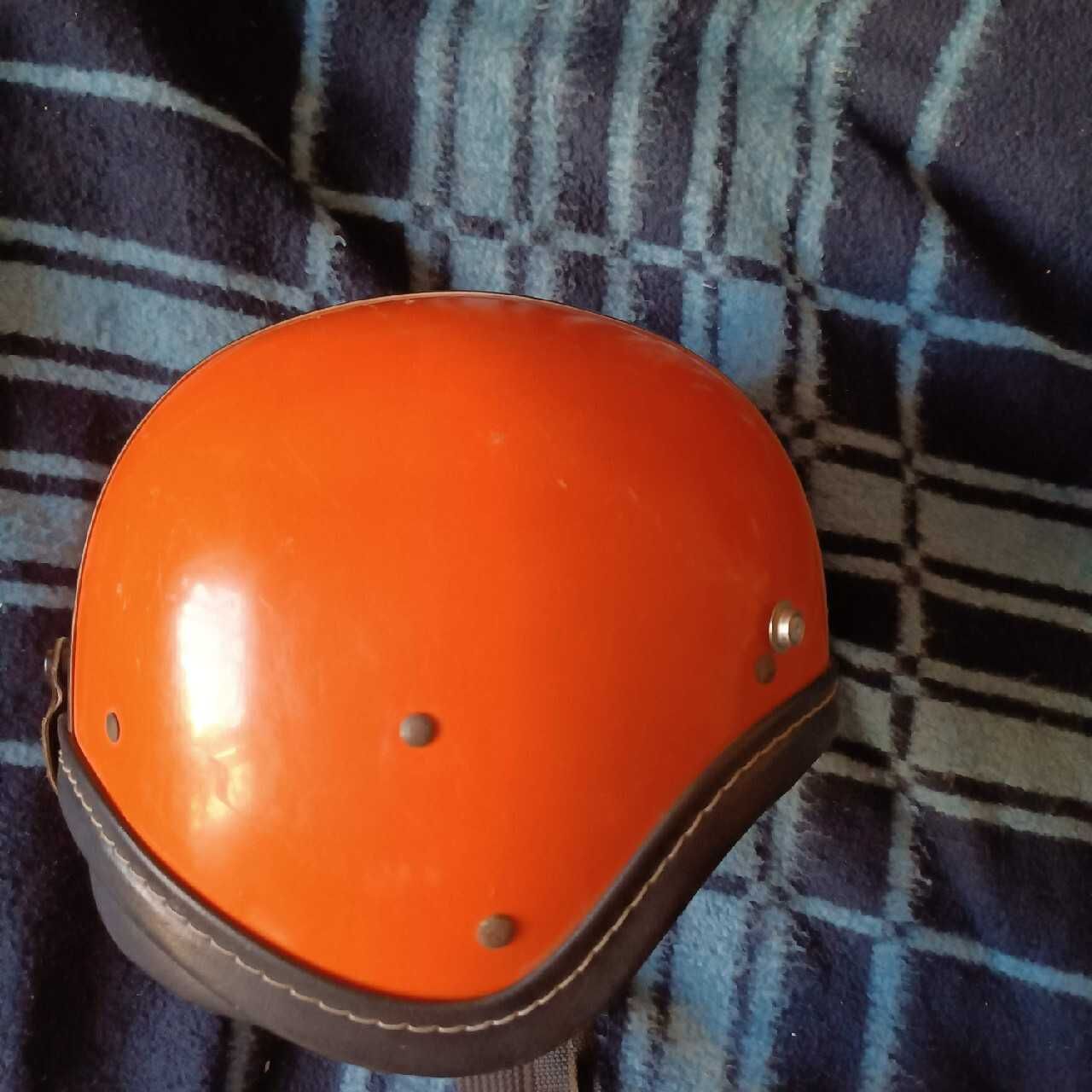 Kask Orzeszek z epoki PRL-u
