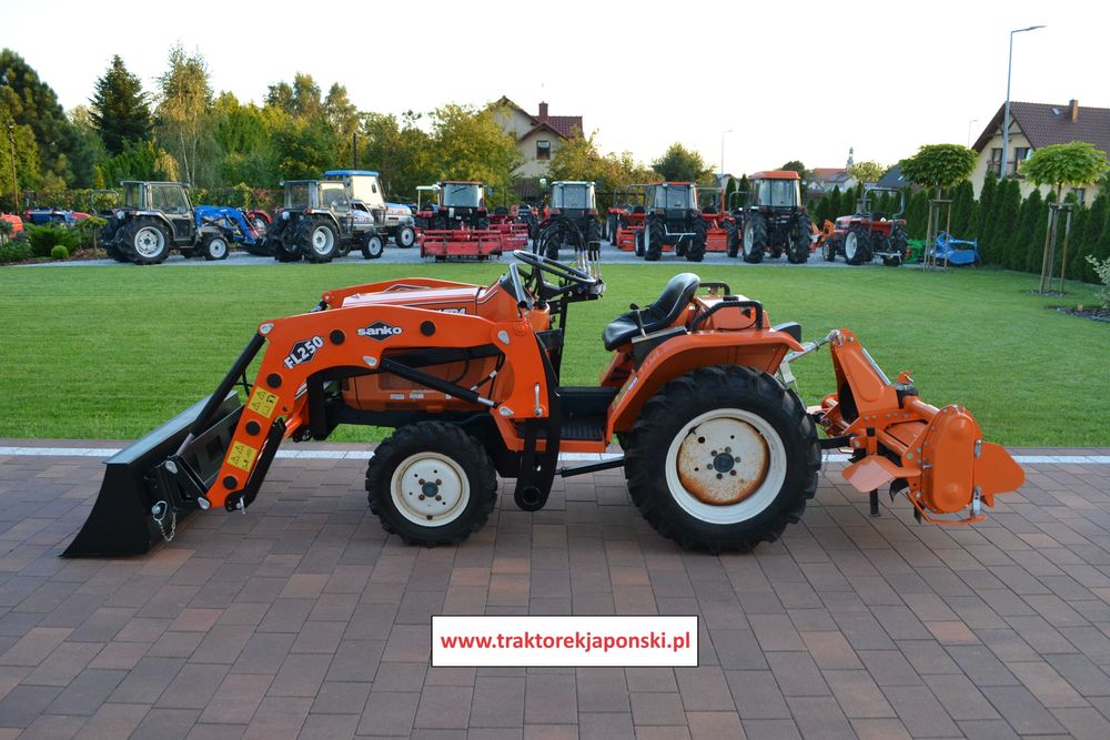Traktorek japoński mini traktor Yanmar Kubota z ładowaczem