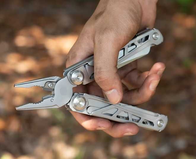 Мультитул Multitool 17в1 плоскогубцы, ножницы, пилка + набор бит