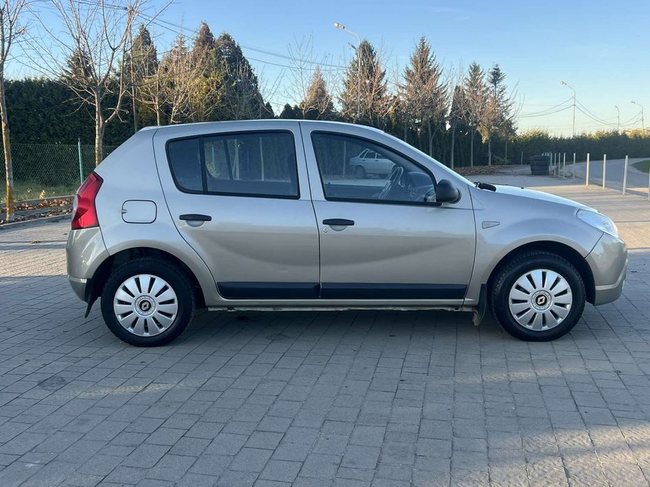 Продам офіційний Рено Сандеро,2012 рік