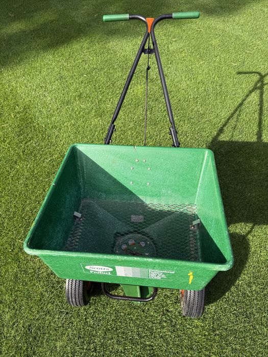 Siewnik/rozsiewacz do nawozów Scotts ProTurf