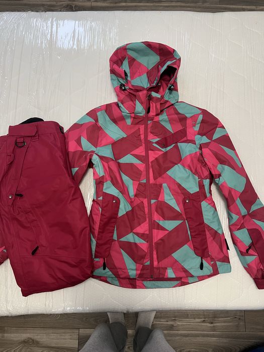 Жіночий лижний костюм