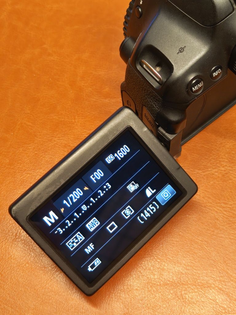 Canon EOS 700D + Lente e Acessórios