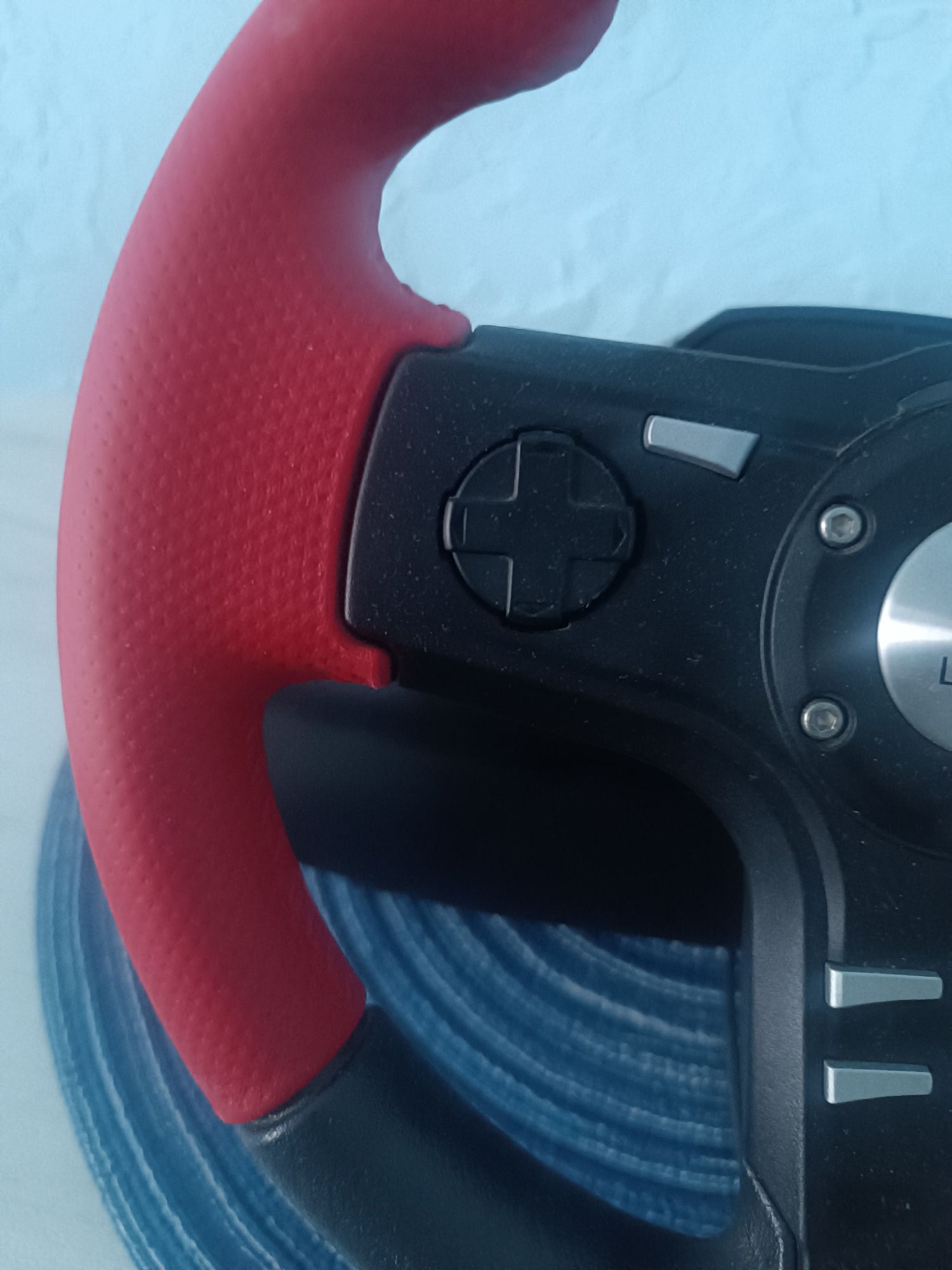 Руль компьютерный  Logitech
