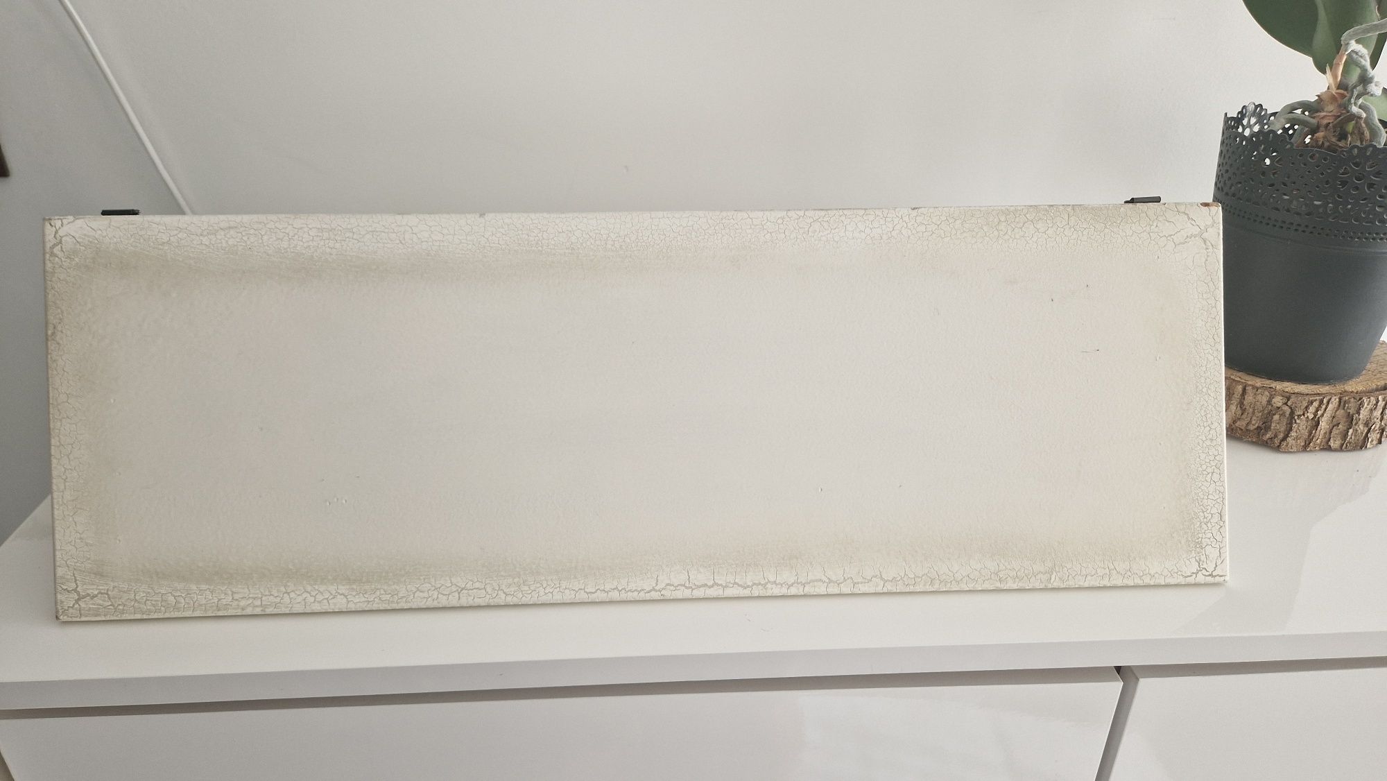 Ręcznie malowana półka vintage z motywem róż – 60x20x25 cm