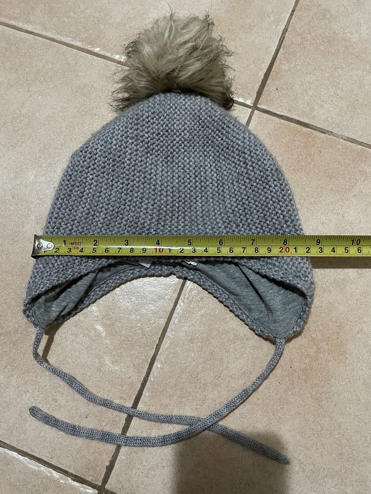 Сіра шапка з бубоном на дівчинку 46 розмір