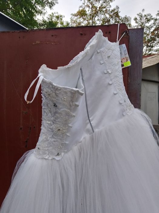 Свадебное платье