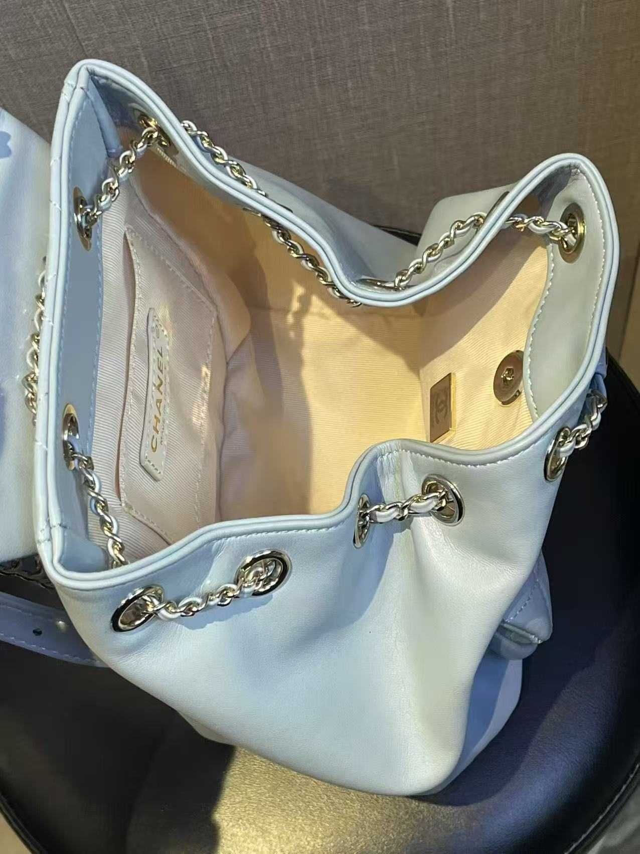 Bolsa Chanel Duma 23K com Dois Bolsos e Acabamento Matelassê