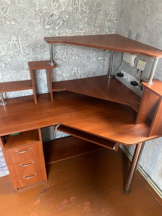 Компютерний стіл