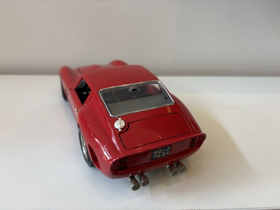 Model Ferrari 250 GTO 1:18 BBurago Burago (maisto welly)