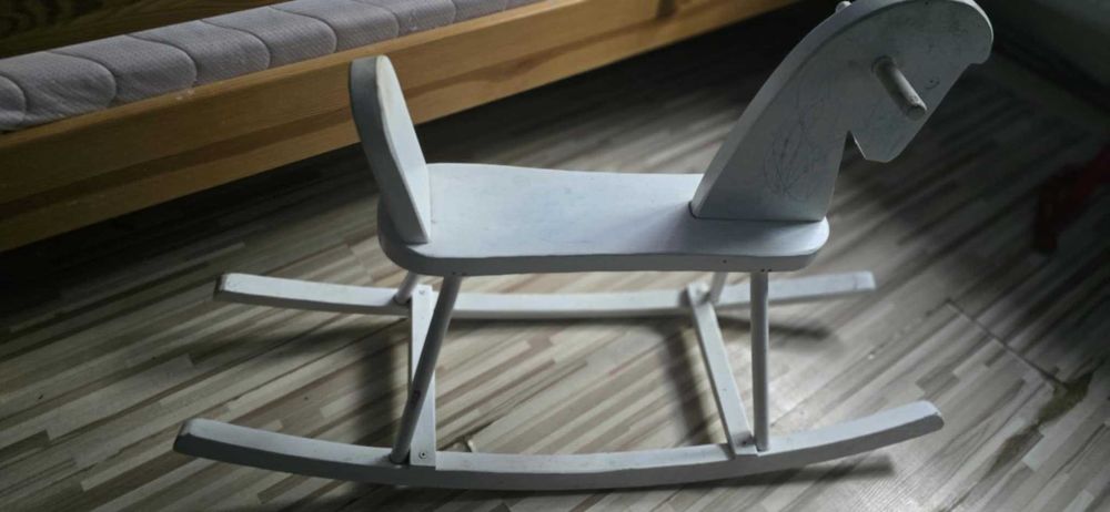 Konik drewniany na biegunach