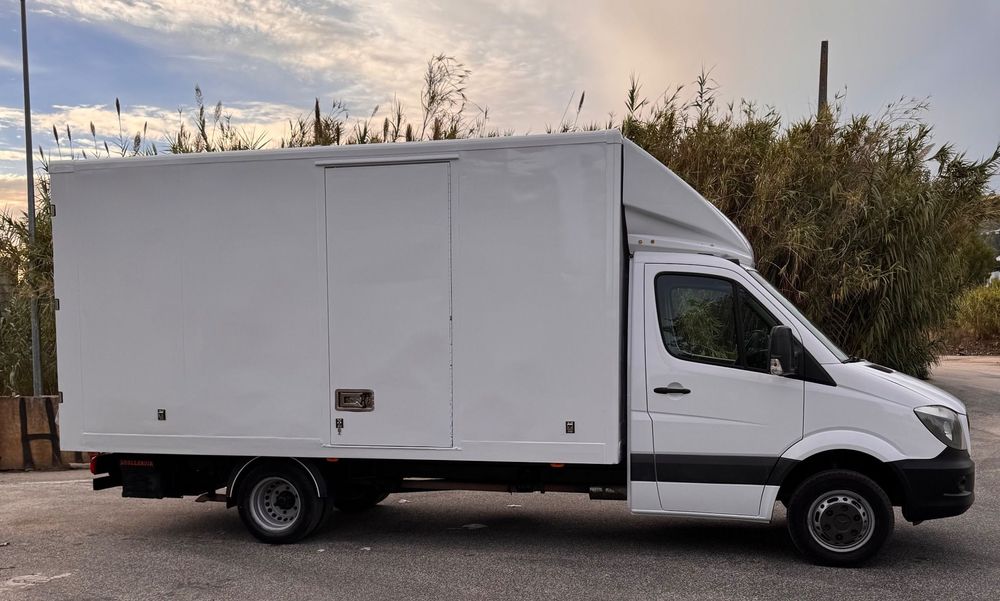 Mercedes-Benz Sprinter 516 CDI com A.C e Plataforma Elevatória