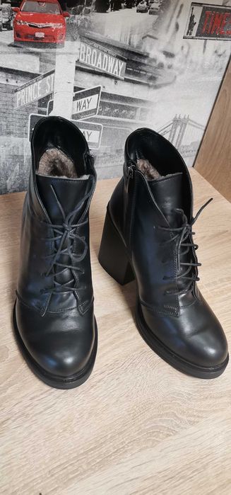 Продам  жіночі зимні ботінки