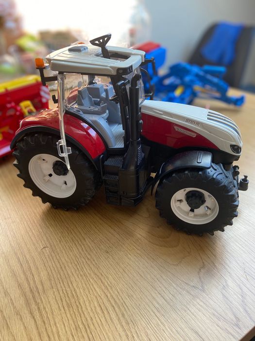 Traktor siewnik marki bruder