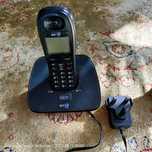 Telefon z przenośną słuchawką .
Stan ładny wtyczka do sieci angielskie