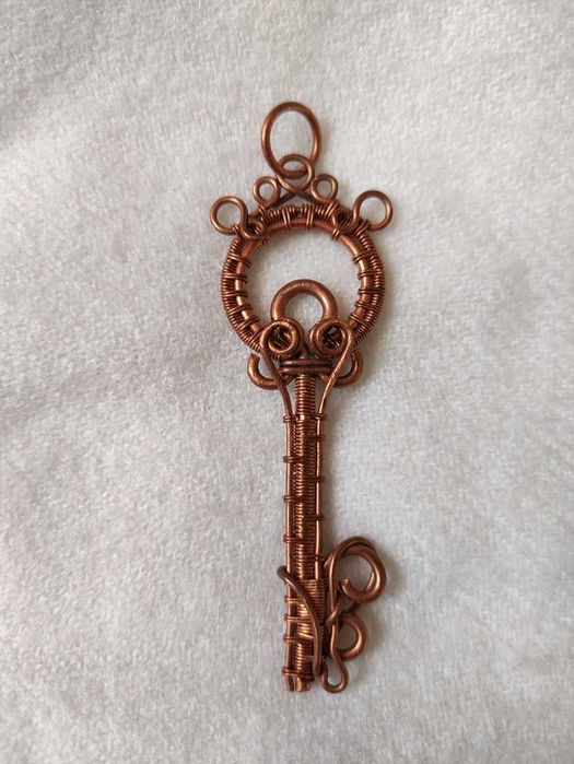 Kluczyk miedziany wisiorek wire wrapping 8,5 cm