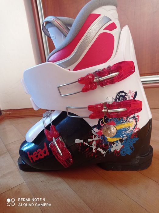 Продається взуття для лижів