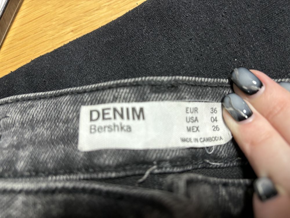 Spodnie jeansowe Bershka 36