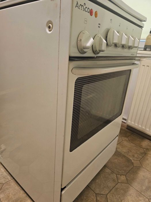 Kuchenka gazowa z piekarnikiem elektrycznym