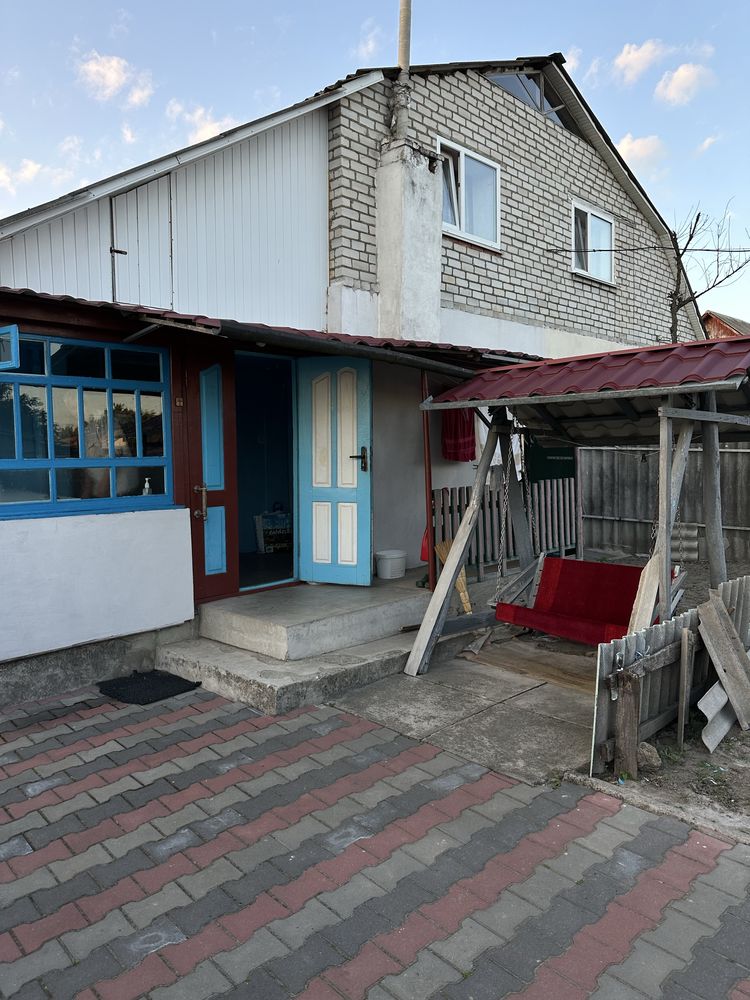Продаж пів будинку