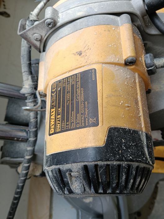 Piła ukośnica DeWalt DW718 LX angielska wtyczką 110v plus trafo