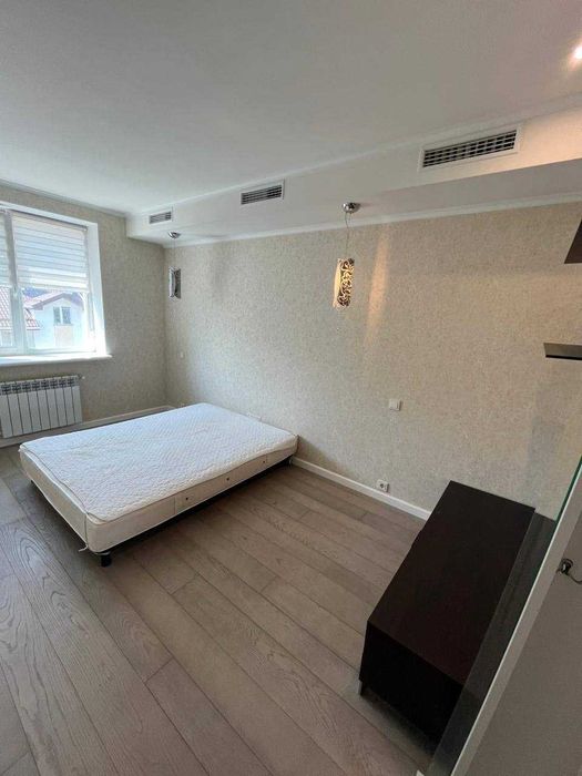 Продам 2-рівневу 2-кімнатну квартиру 90 м² з дизайнерским ремонтом