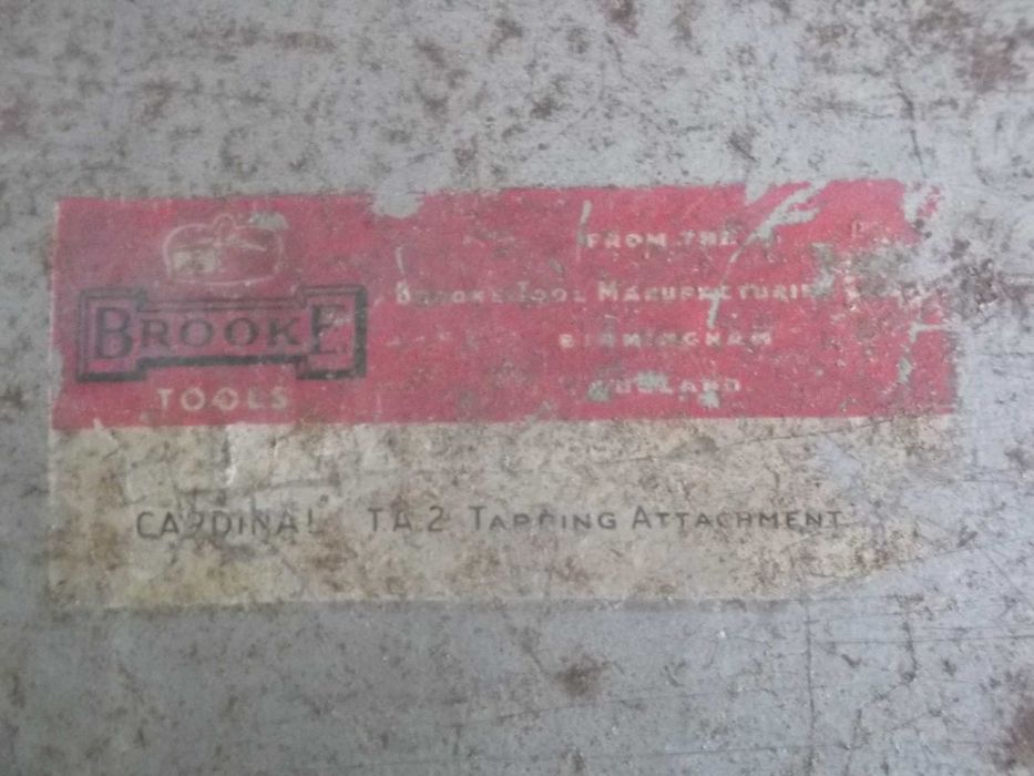Cabeça auto-reversível para roscar “Brooke Tools”