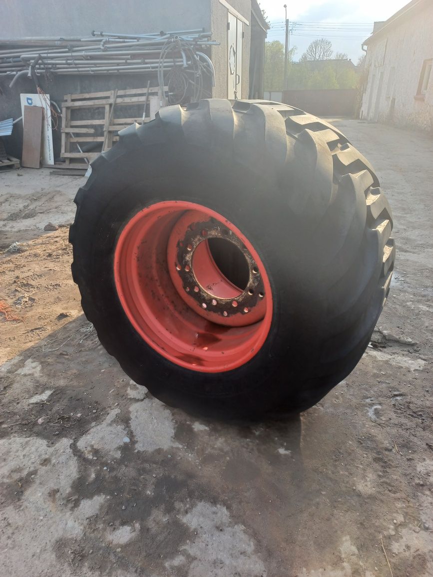 Opony 850/40 R 26.5  2szt