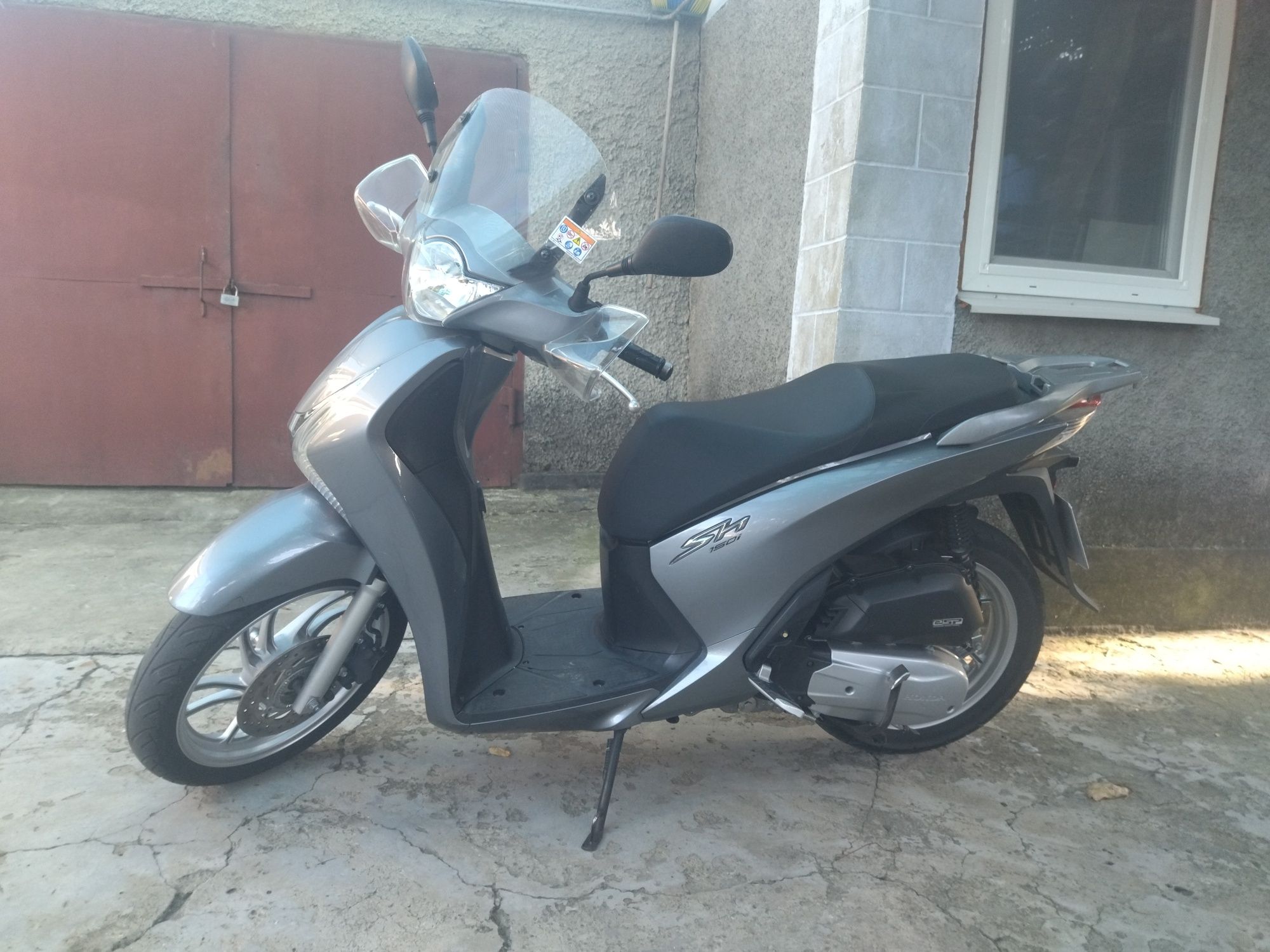 Продам мопед HONDA SH 150